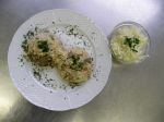 Houbové rizoto s vepřovým masem, salát