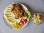 Krakonošův řízek, bramborová kaše, salát