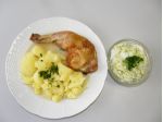 Pečené kuřecí stehno,brambory,salát