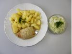 Plněný zelný list,brambory,salát